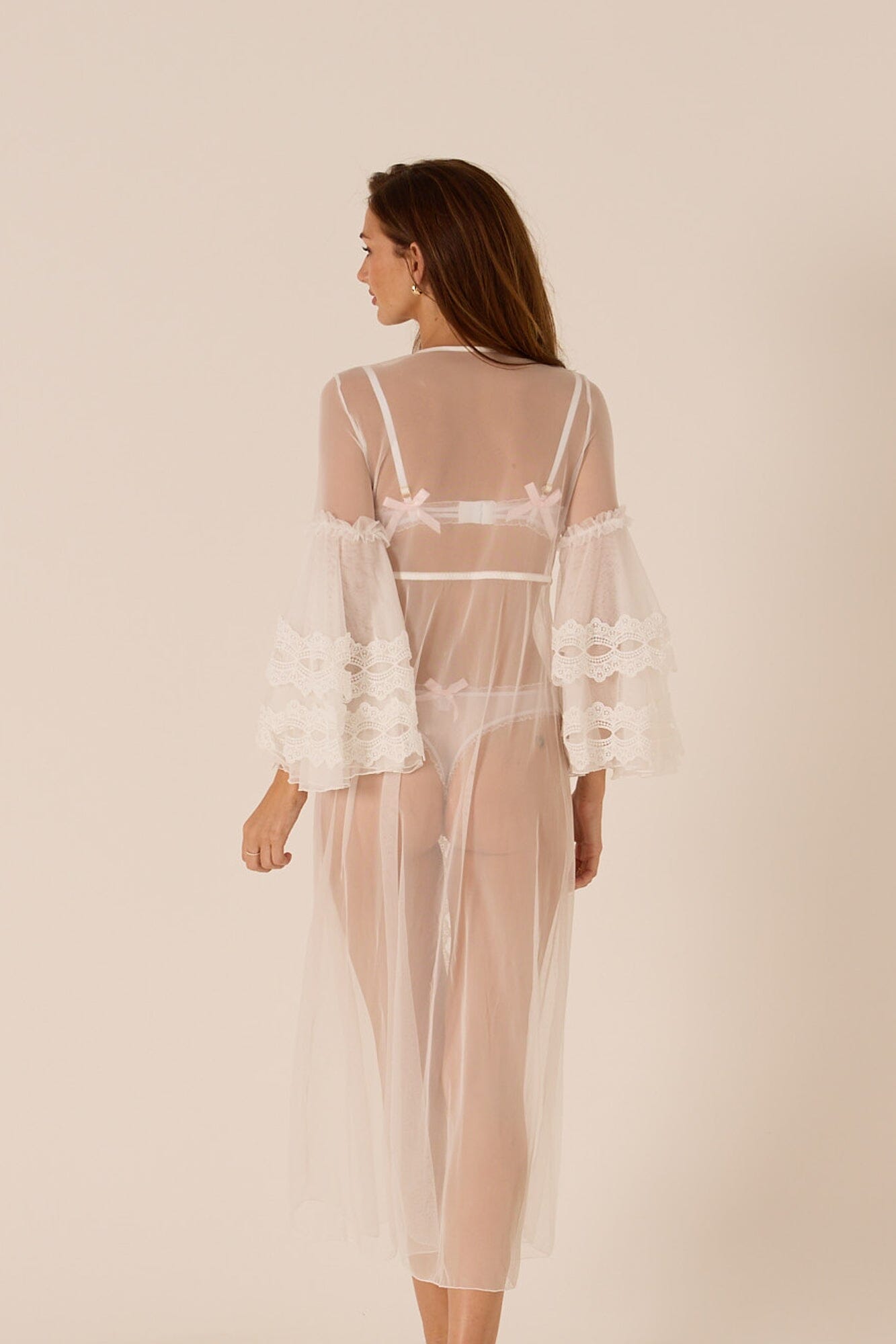 *On Hold 2 - 16/03 - Diantha White Robe Lingerie > Robes Cloud Blvd 