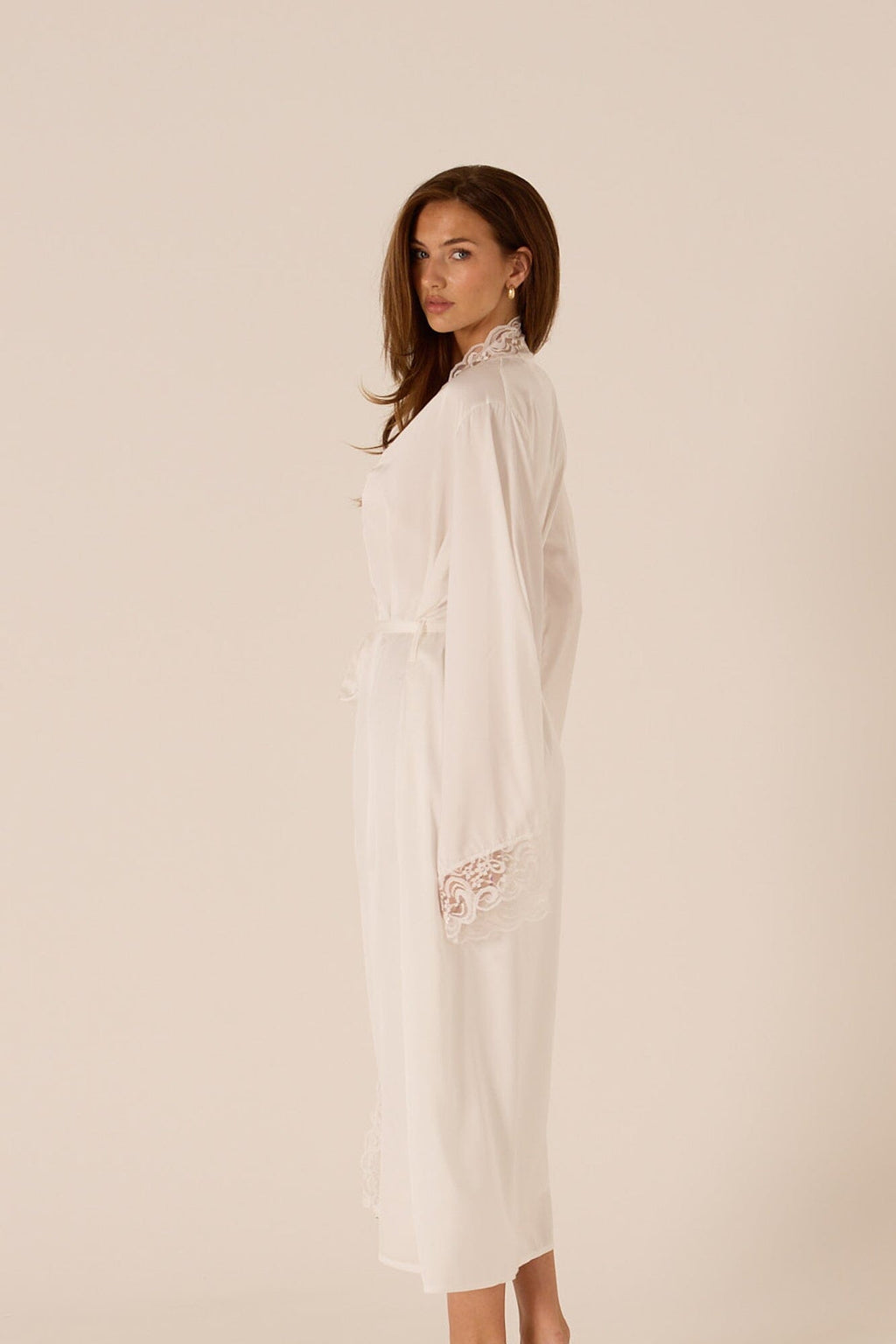 *On Hold 2 - 16/03 - Eirene White Robe Lingerie > Robes Cloud Blvd 