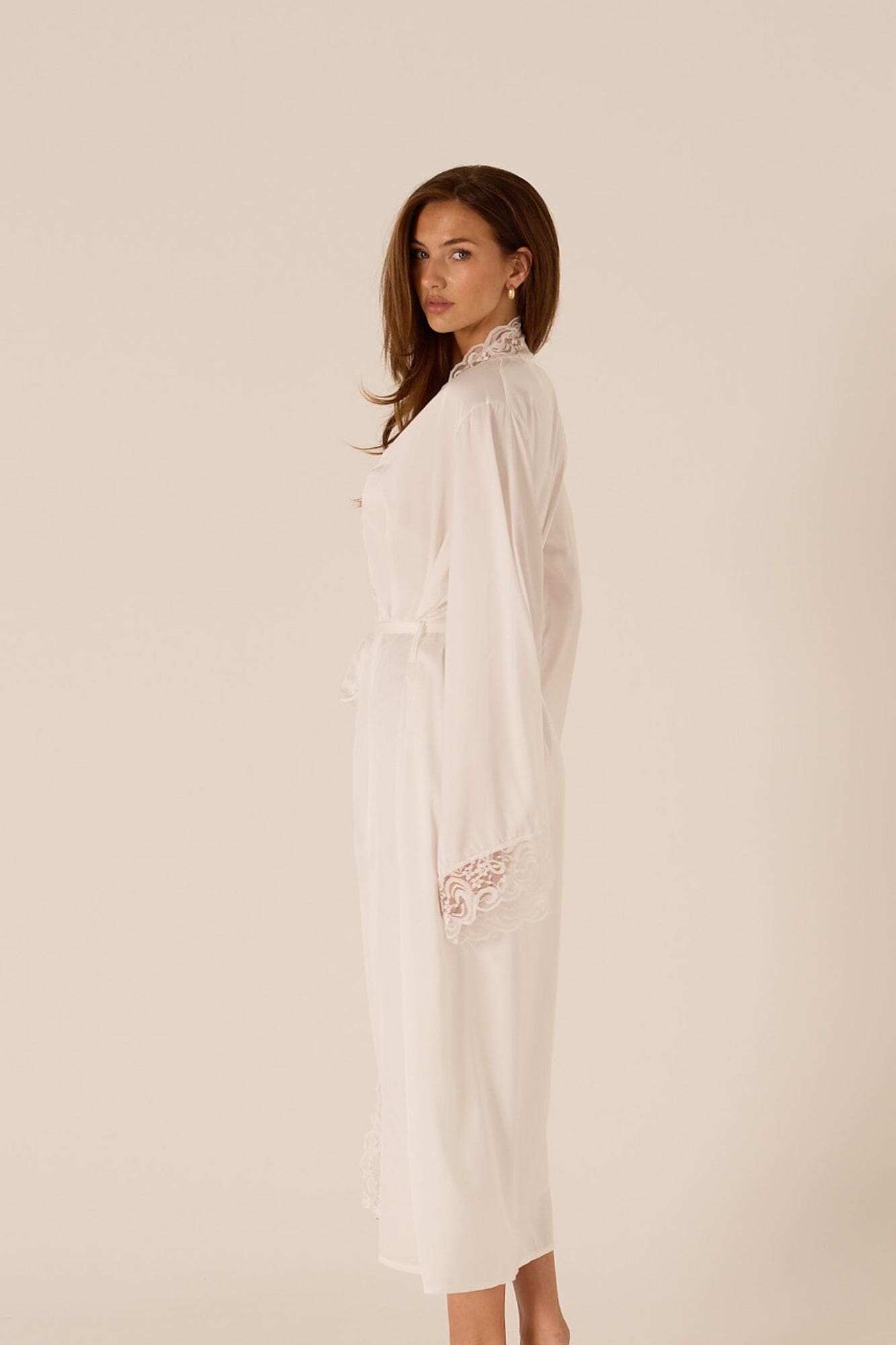 *On Hold 2 - 16/03 - Eirene White Robe Lingerie > Robes Cloud Blvd 