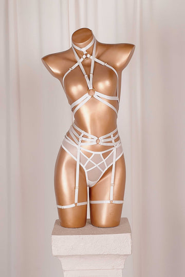 *On Hold 5 - 1/05 - Althaia White Set HARNESSES Cloud Blvd 