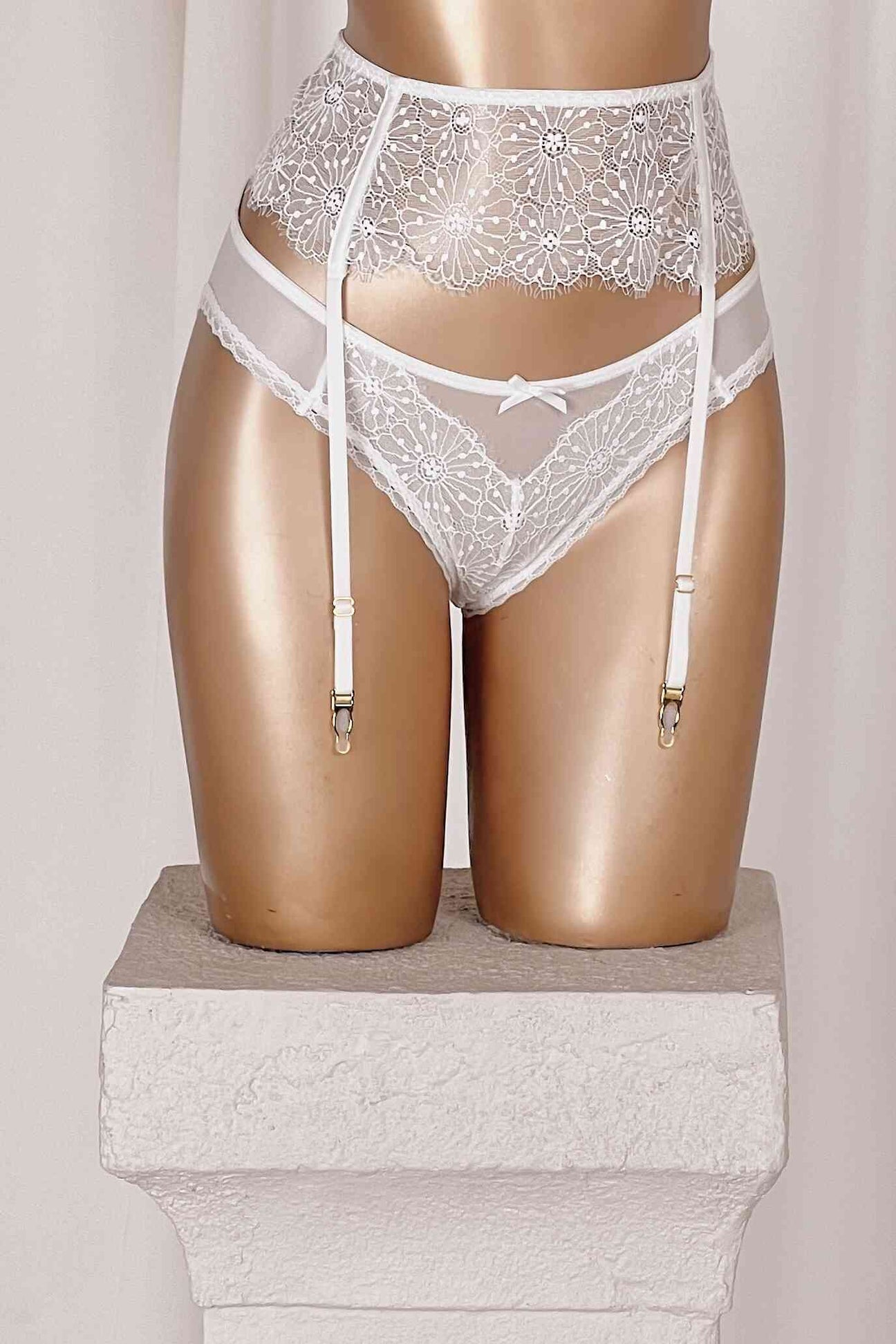 Merida White Suspenders SUSPENDERS Cloud Blvd 